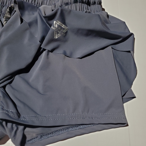 Gray Athletic Shorts with Elastic Waistband and Moisture-Wicking Fabric - Picture 6 of 6
